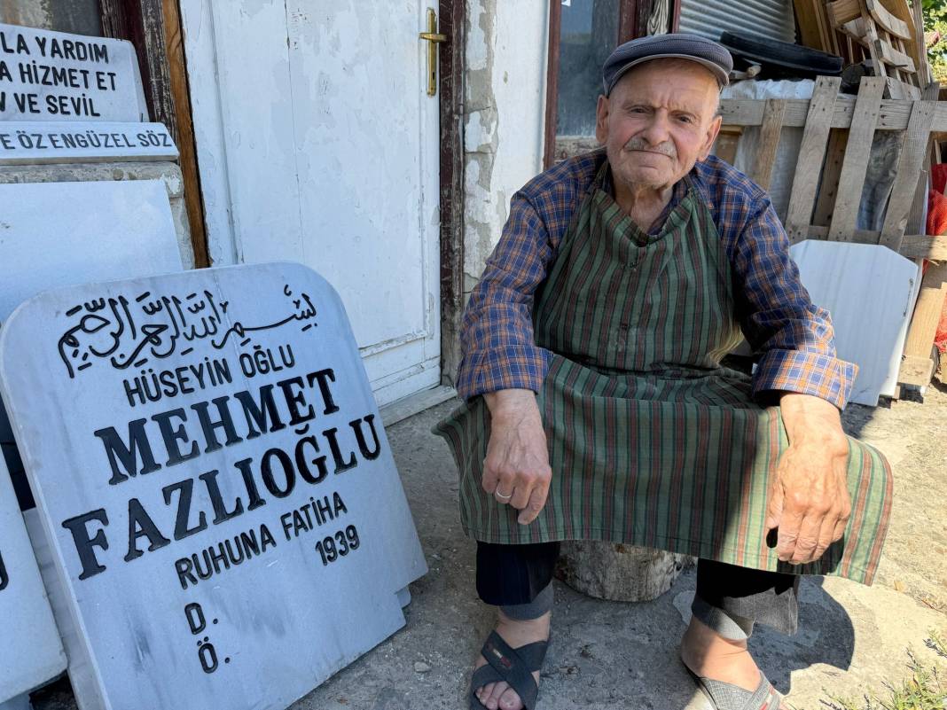 Siparişlere yetişemeyen mezar taşı ustasının ilginç önerisi 3